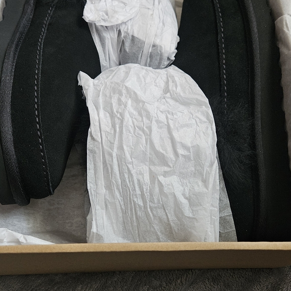 UGG Black Fluffy Winter Boots – Cozy, Chic & Timeless. - Picture 8 of 8